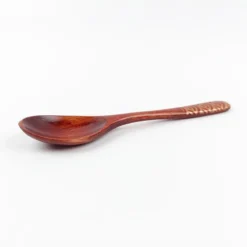 Japanese Wooden Tea Spoon - Red -Nippon Life Market cuillere a the japonaise bois rouge 613