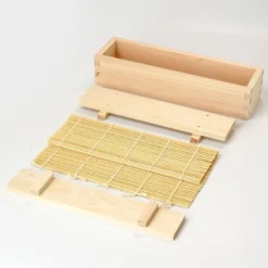 Hinoki Sushi Mold & Bamboo Mat -Nippon Life Market moule a sushi hinoki tapis bambou 512